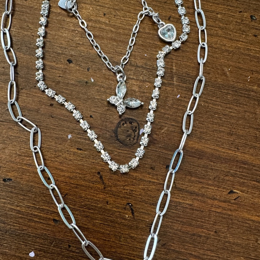 NWOT Rhinestone Butterfly Layered Necklace - Picture 5 of 8